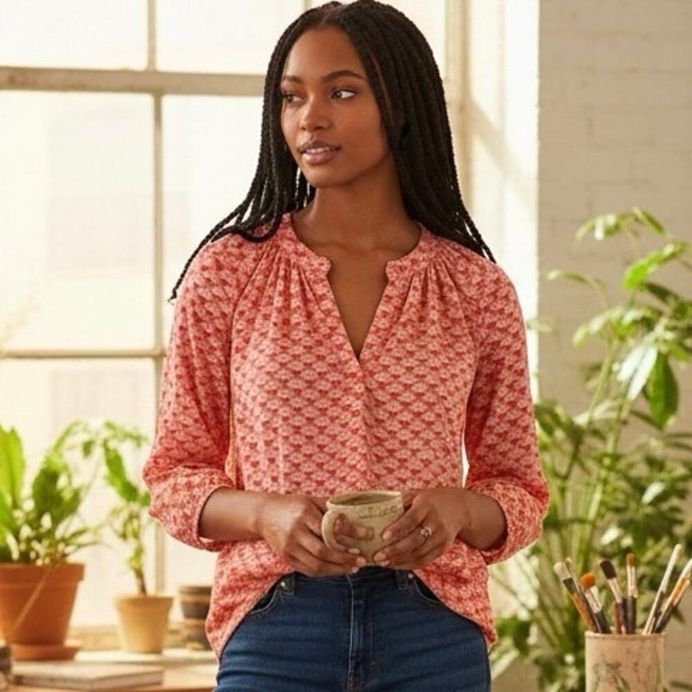 Crown & Ivy top Coastal Seashell fan Print Sz XL Orange White V-Neck